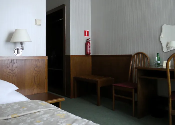 Готель Hotel Rzymski 3*